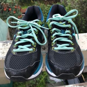 ASICS GT-2000 4 running shoes
